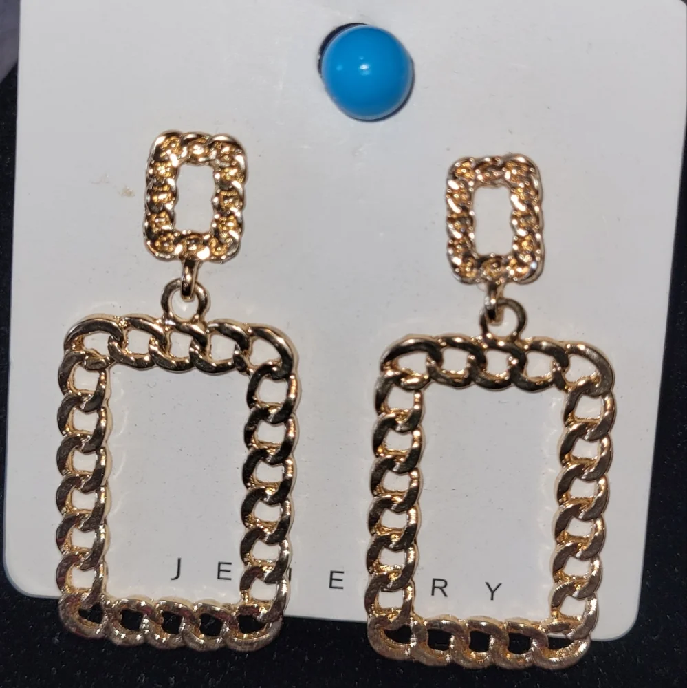 Earrings - Picture 1 of 1